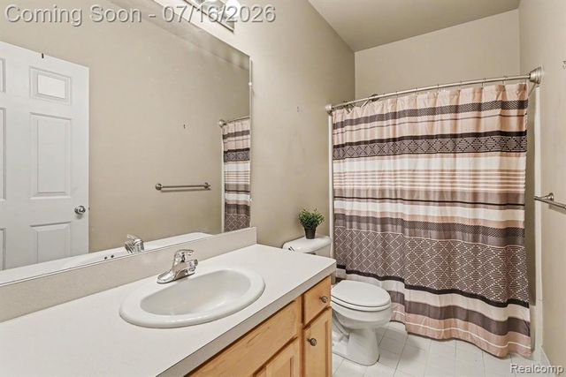40489 Bay Harbor Lane, Canton, MI 48188