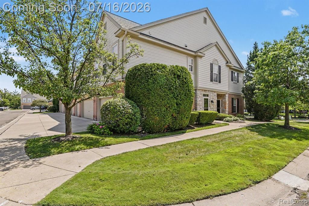 40489 Bay Harbor Lane, Canton, MI 48188