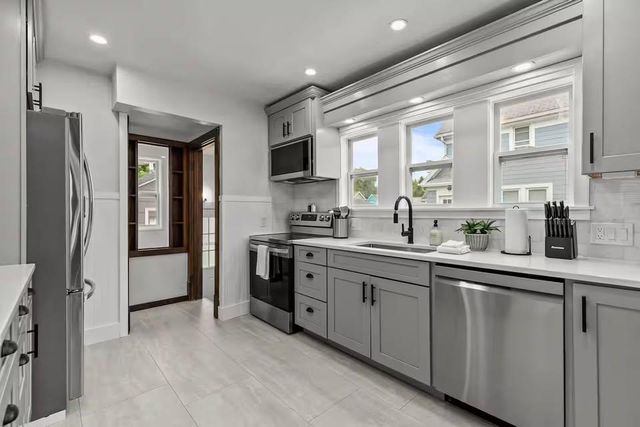 431 E SUMMER STREET, Appleton, WI 54911