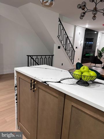 316 W EARLHAM TER, Philadelphia, PA 19144