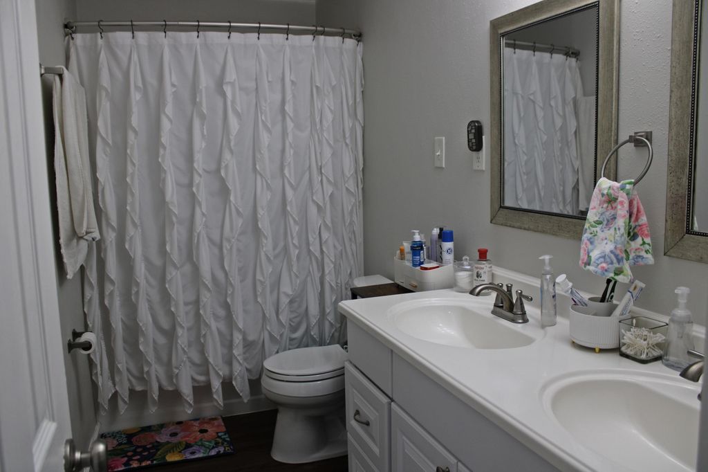 Image 11 of property listing at 351 E 48th Street, San Angelo, TX 76903