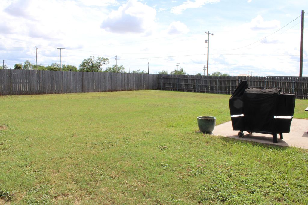 Image 17 of property listing at 351 E 48th Street, San Angelo, TX 76903
