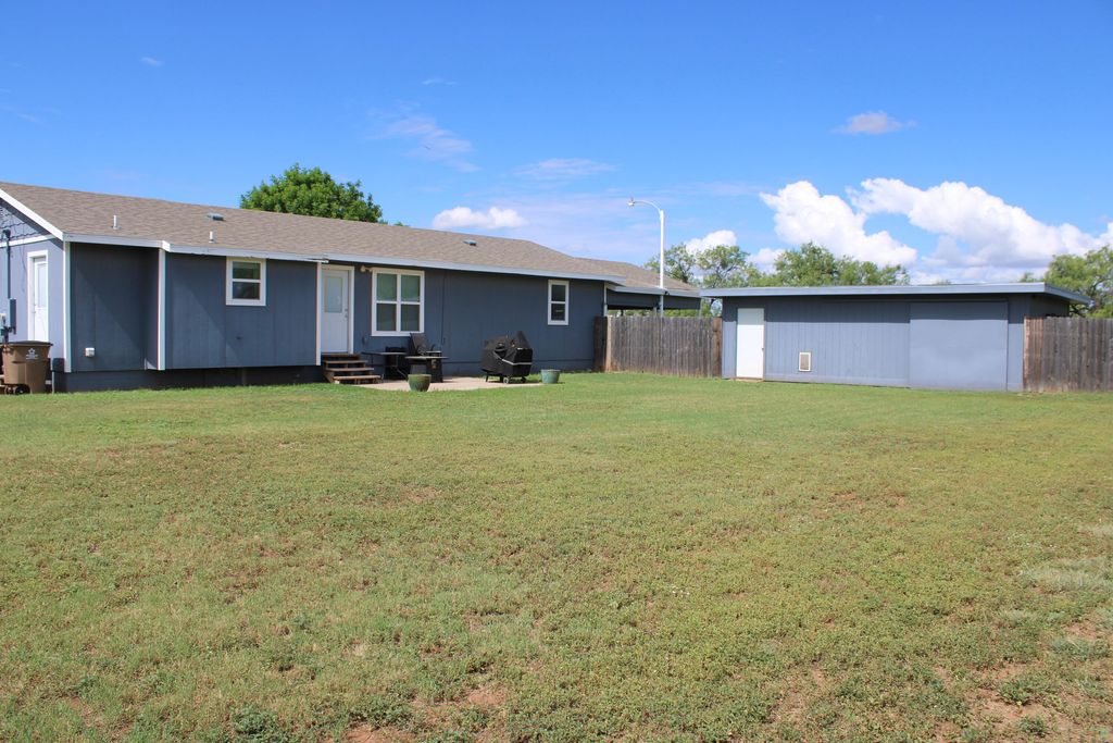 Image 18 of property listing at 351 E 48th Street, San Angelo, TX 76903