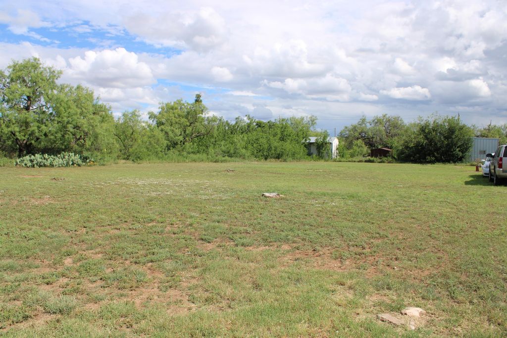Image 19 of property listing at 351 E 48th Street, San Angelo, TX 76903