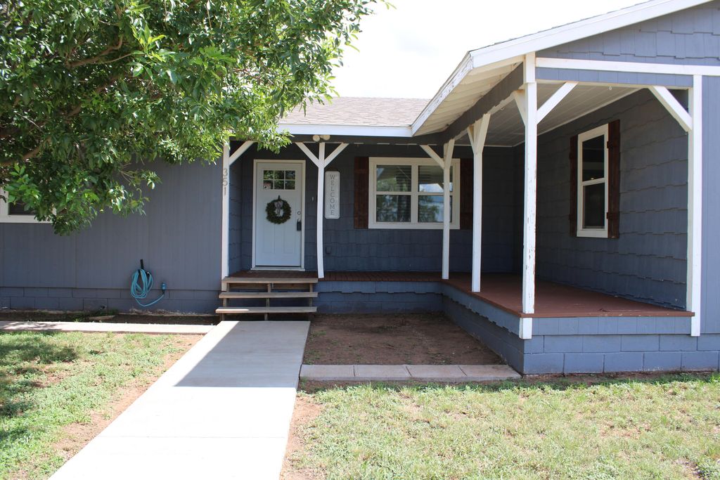 Image 2 of property listing at 351 E 48th Street, San Angelo, TX 76903