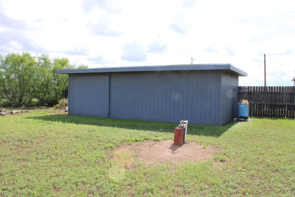 Image 20 of property listing at 351 E 48th Street, San Angelo, TX 76903