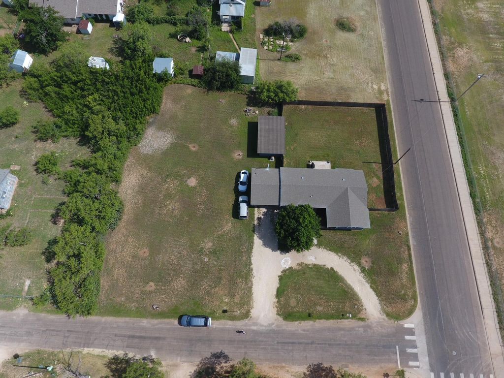 Image 21 of property listing at 351 E 48th Street, San Angelo, TX 76903