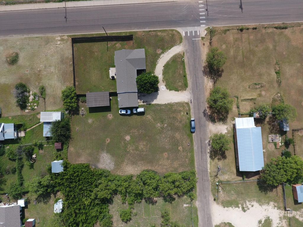 Image 22 of property listing at 351 E 48th Street, San Angelo, TX 76903