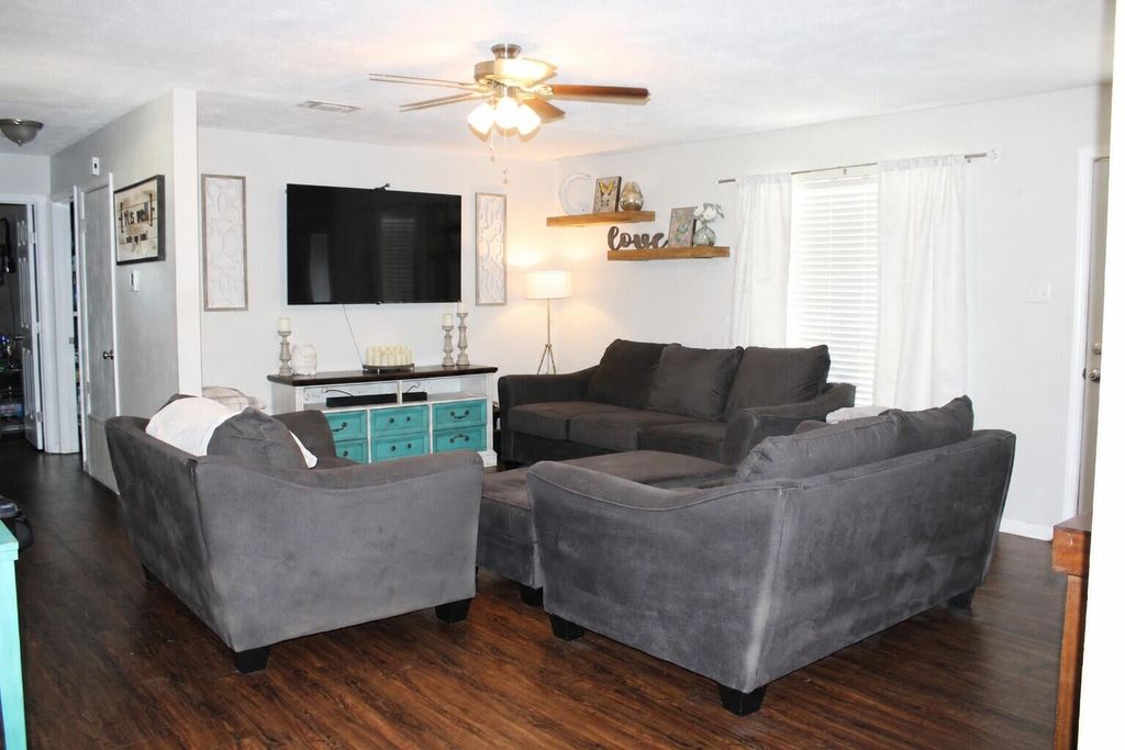 Image 3 of property listing at 351 E 48th Street, San Angelo, TX 76903