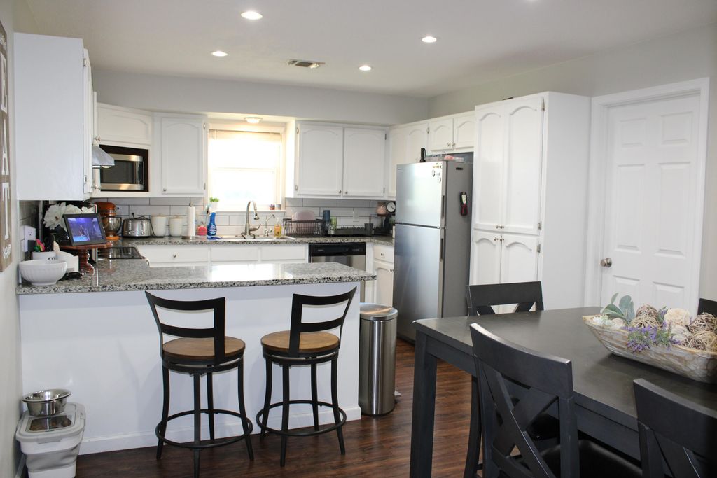 Image 5 of property listing at 351 E 48th Street, San Angelo, TX 76903