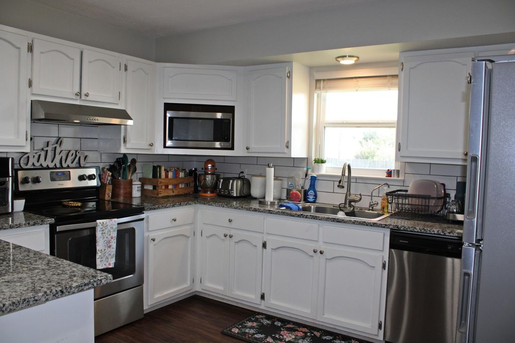 Image 6 of property listing at 351 E 48th Street, San Angelo, TX 76903