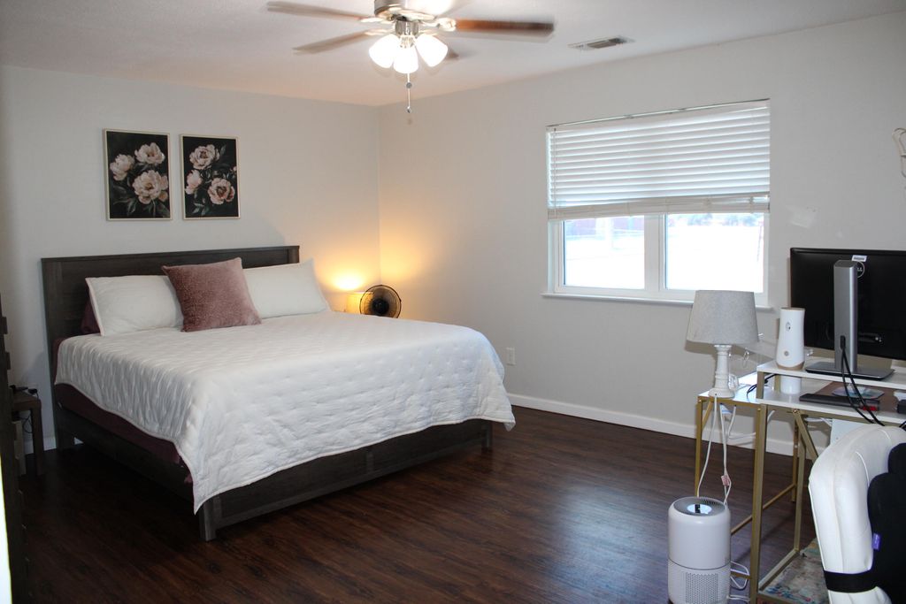 Image 9 of property listing at 351 E 48th Street, San Angelo, TX 76903
