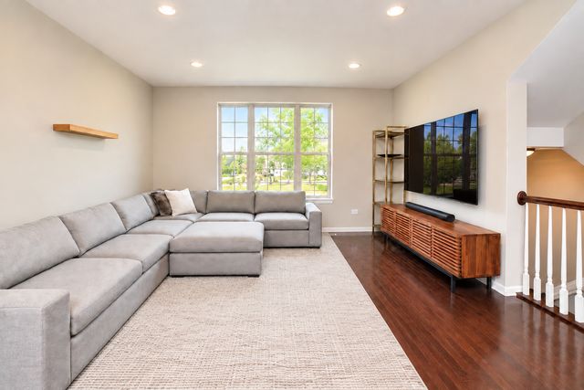 2009 Saipan Drive, Glenview, IL 60026