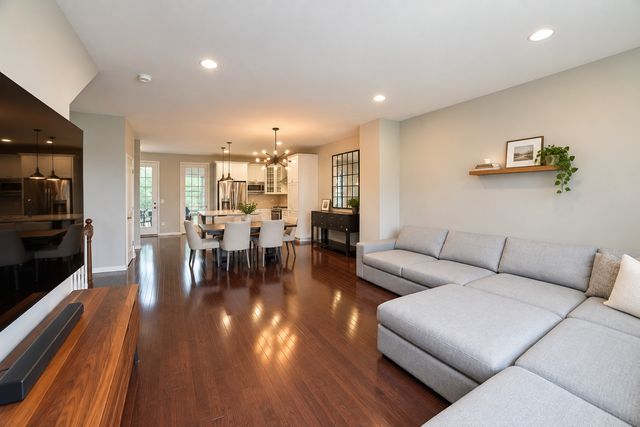 2009 Saipan Drive, Glenview, IL 60026