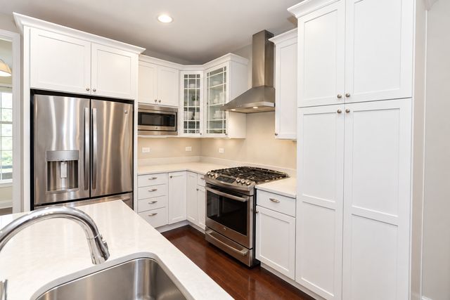 2009 Saipan Drive, Glenview, IL 60026