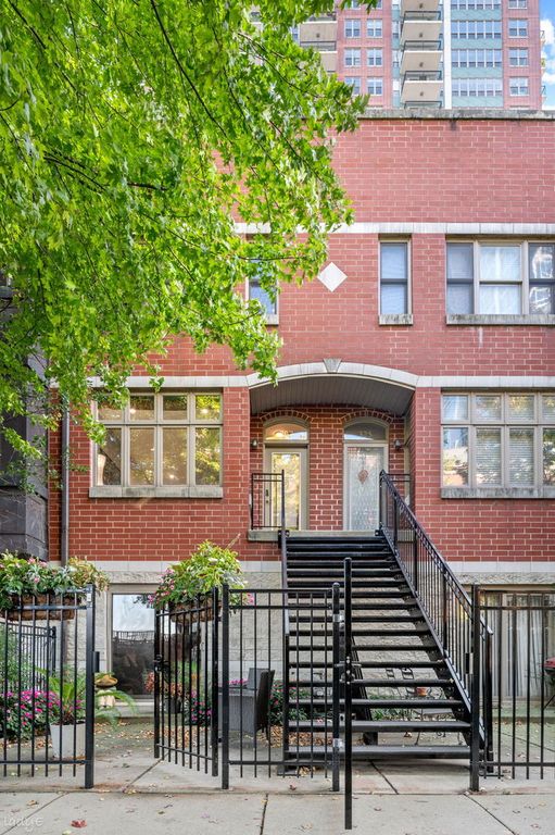 327 E 17th Street, Chicago, IL 60616 — exterior