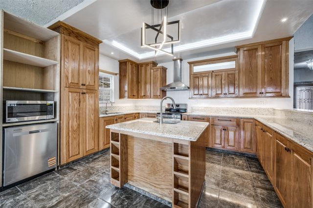 799 County Road 1596, Alvord, TX 76225