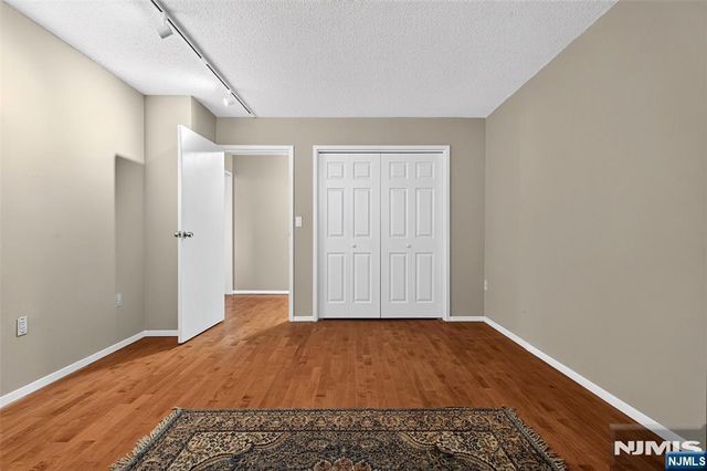 1208 Harmon Cove Tower, Secaucus, NJ 07094
