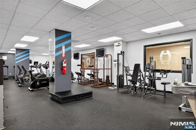 1208 Harmon Cove Tower, Secaucus, NJ 07094