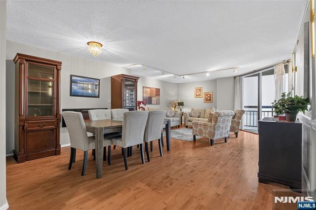 1208 Harmon Cove Tower, Secaucus, NJ 07094