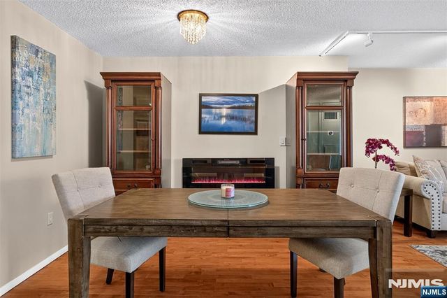 1208 Harmon Cove Tower, Secaucus, NJ 07094