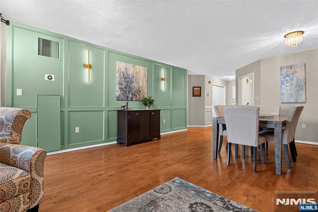 1208 Harmon Cove Tower, Secaucus, NJ 07094