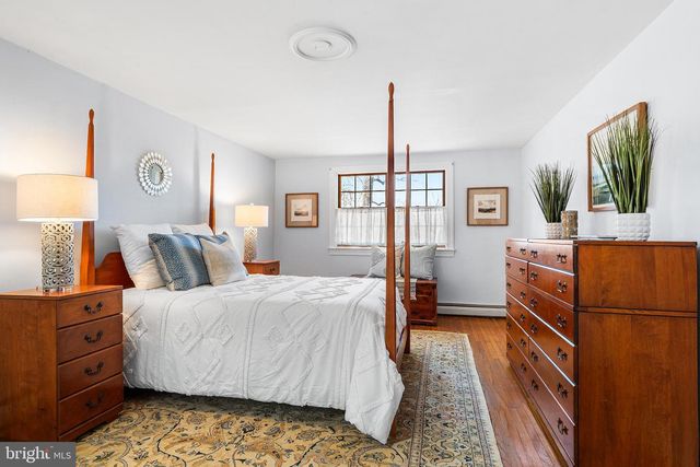 6 CYPRESS LN, Berwyn, PA 19312