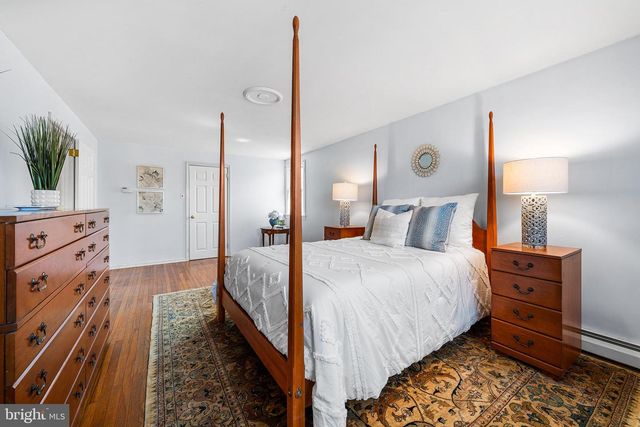 6 CYPRESS LN, Berwyn, PA 19312