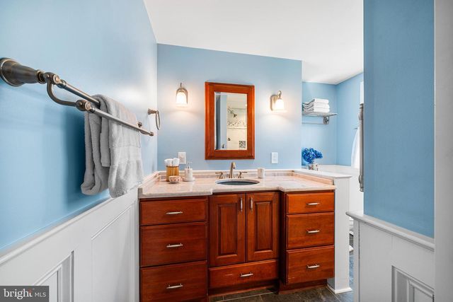 6 CYPRESS LN, Berwyn, PA 19312