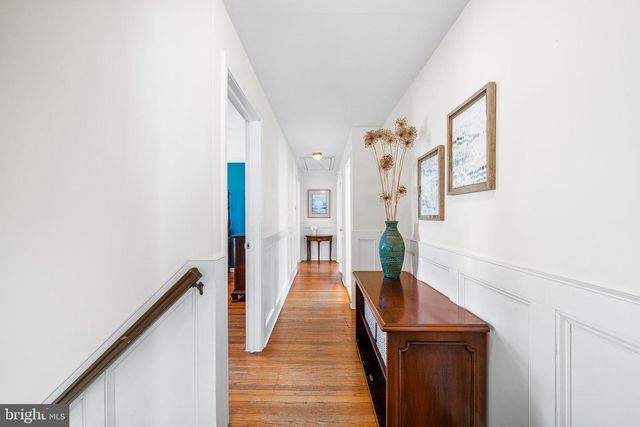 6 CYPRESS LN, Berwyn, PA 19312