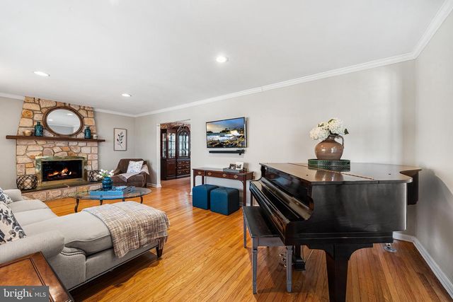 6 CYPRESS LN, Berwyn, PA 19312