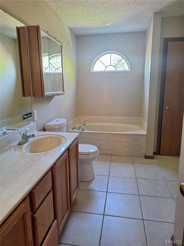 835 Clemson Avenue, Fairview Heights, IL 62208
