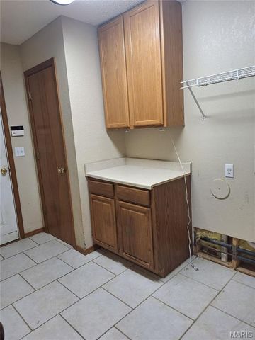 835 Clemson Avenue, Fairview Heights, IL 62208