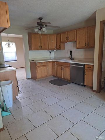 835 Clemson Avenue, Fairview Heights, IL 62208