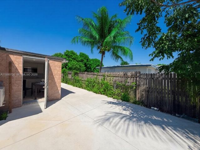 15841 NW 18th Pl B, Miami Gardens, FL 33054