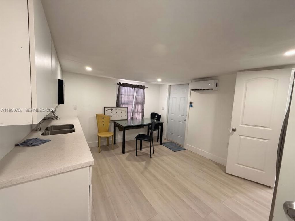 15841 NW 18th Pl B, Miami Gardens, FL 33054