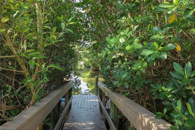 561 Periwinkle WAY F3, Sanibel, FL 33957