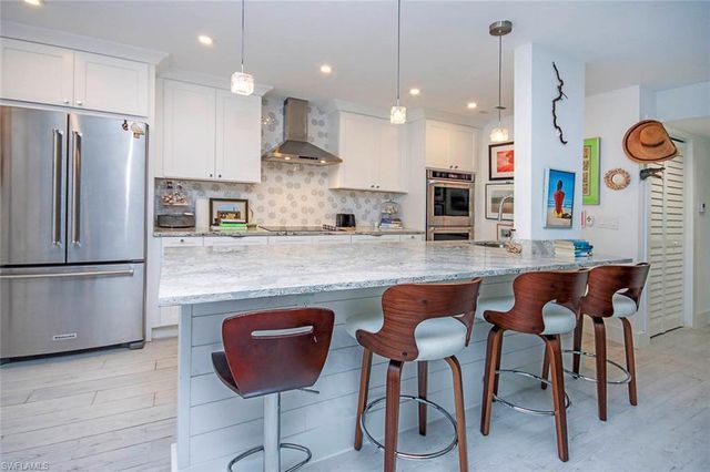 561 Periwinkle WAY F3, Sanibel, FL 33957