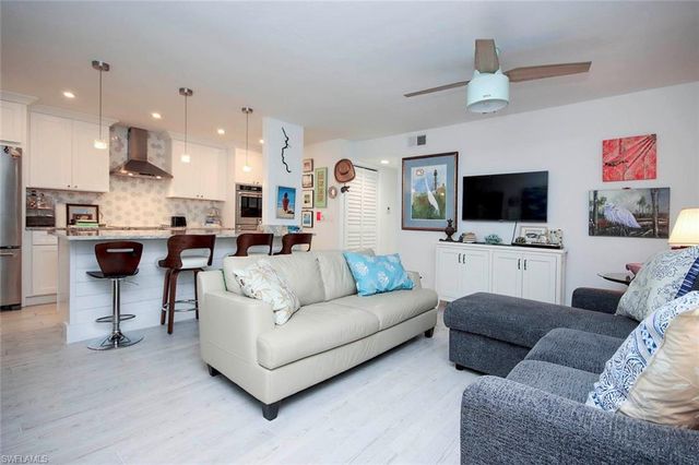 561 Periwinkle WAY F3, Sanibel, FL 33957