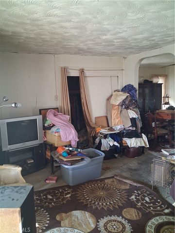 11720 S San Pedro, Los Angeles, CA 90061