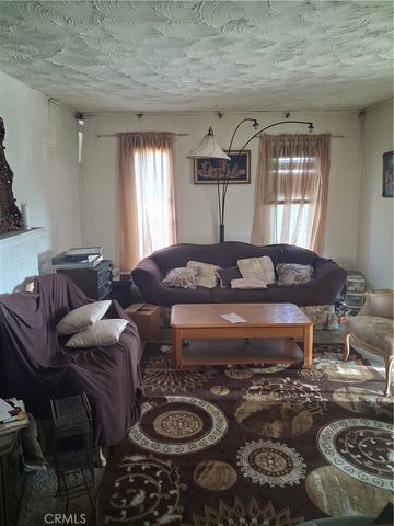 11720 S San Pedro, Los Angeles, CA 90061