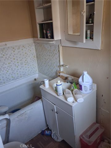 11720 S San Pedro, Los Angeles, CA 90061
