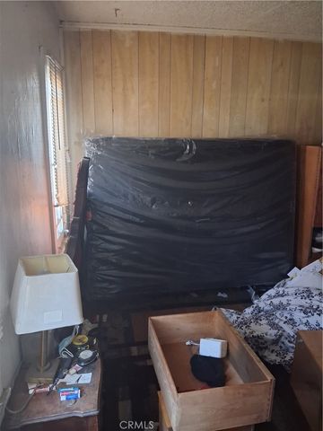 11720 S San Pedro, Los Angeles, CA 90061