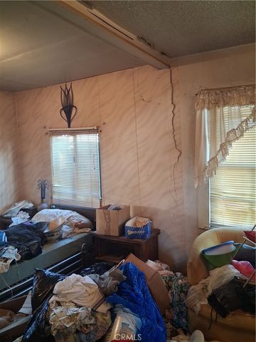 11720 S San Pedro, Los Angeles, CA 90061