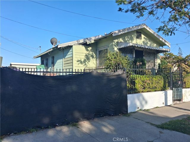 11720 S San Pedro, Los Angeles, CA 90061