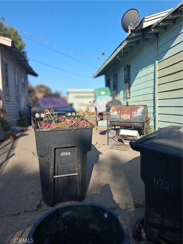 11720 S San Pedro, Los Angeles, CA 90061