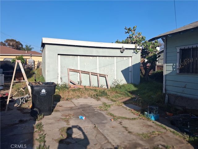11720 S San Pedro, Los Angeles, CA 90061