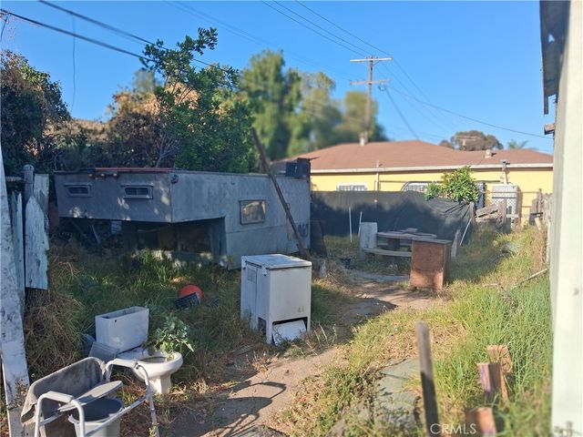 11720 S San Pedro, Los Angeles, CA 90061