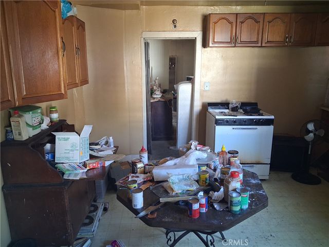 11720 S San Pedro, Los Angeles, CA 90061