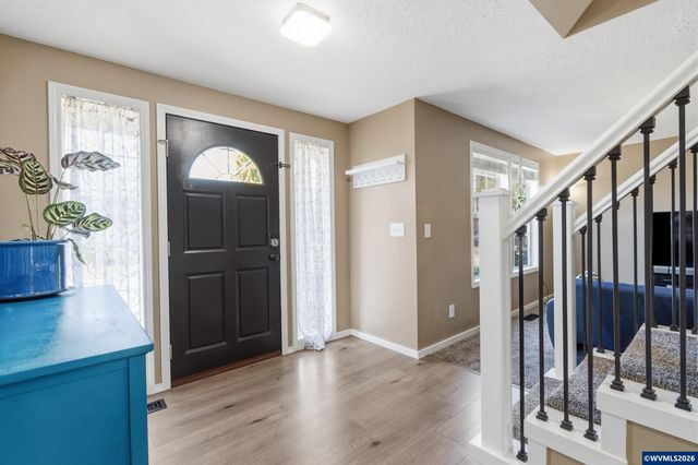 1904 Westport St NW, Salem, OR 97304